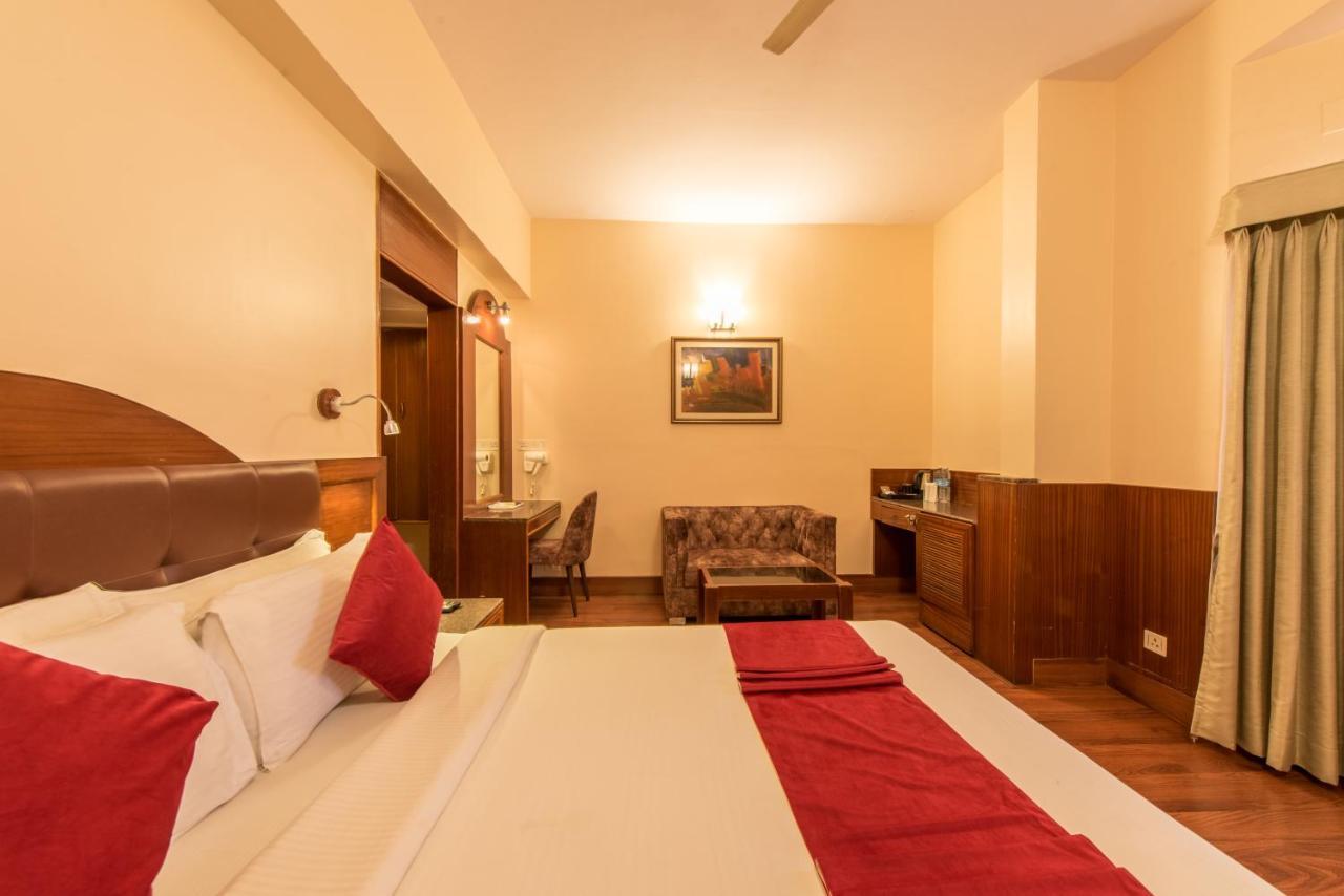 Hotel Bangalore Gate Bagian luar foto